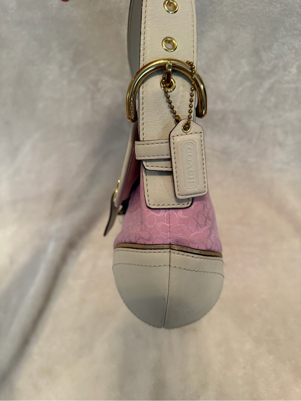 Vintage Y2K Coach Pink and Cream Shoulder Bag with Gold Hardware - Picture 3 of 10